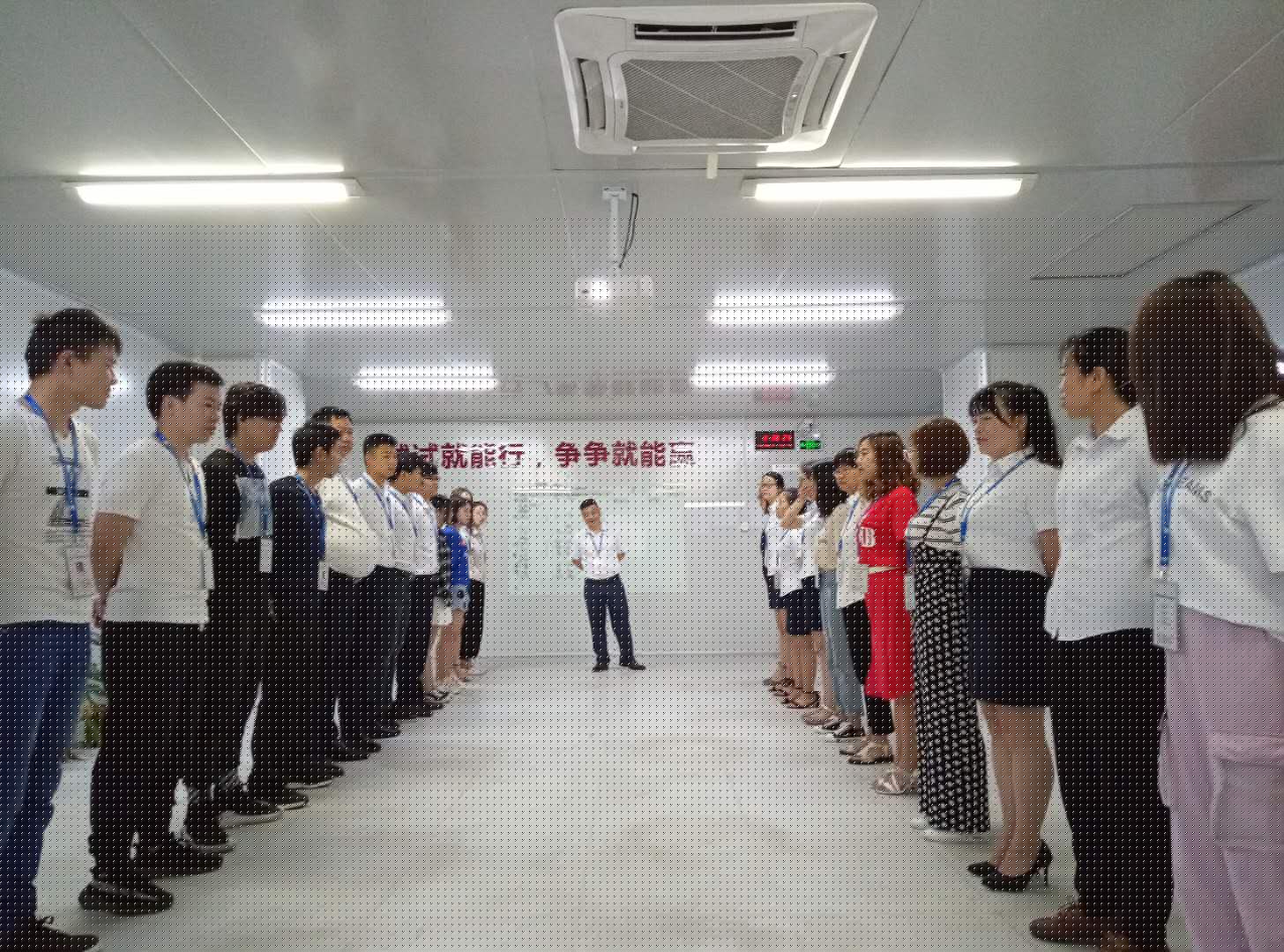 小铭打样销售、运营及一线员工团队晨会